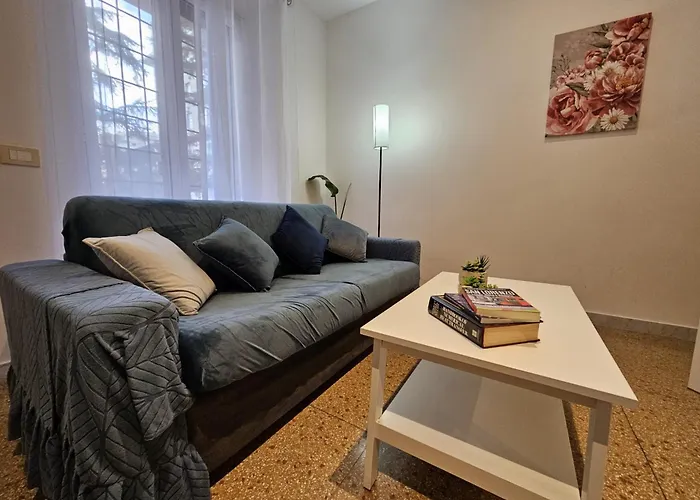 Be Your Home - Isabella Bright Apartment